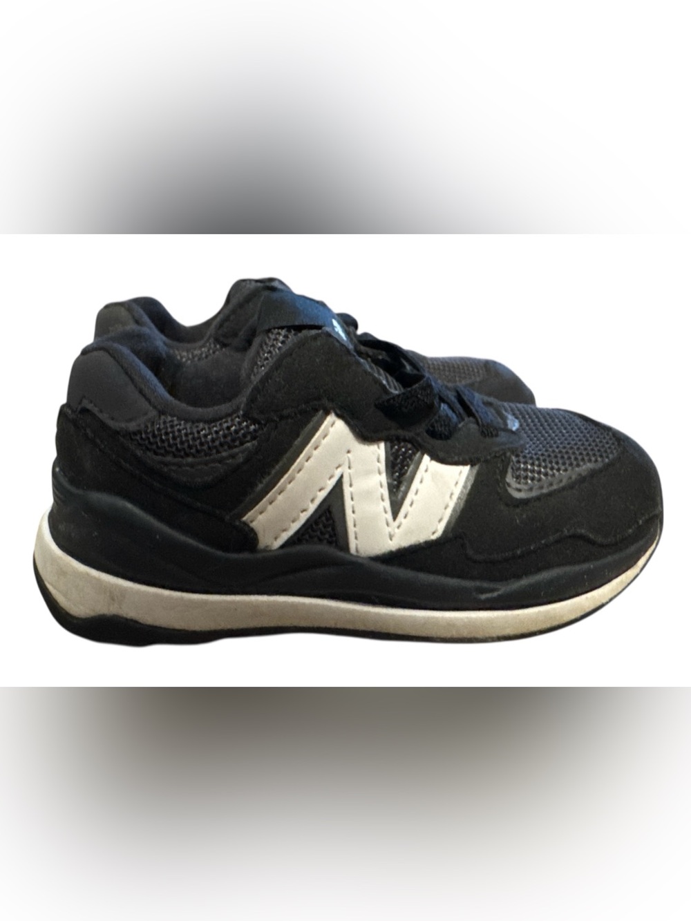 New Balance 57/40 Kids Black and White Athletic Sneakers size 7
